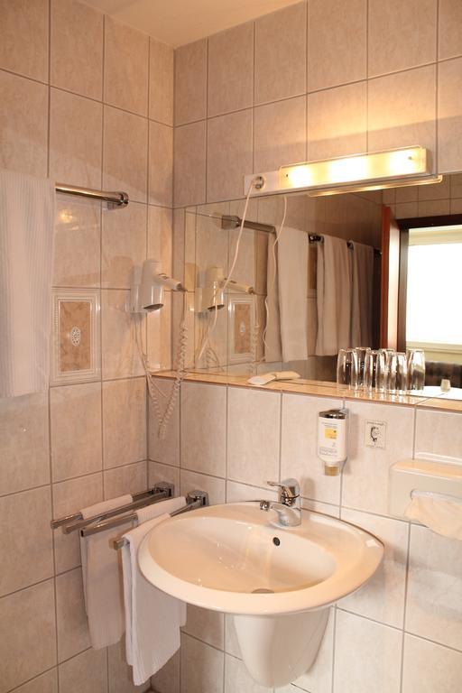 Hotel Anhalt Кетен Екстер'єр фото